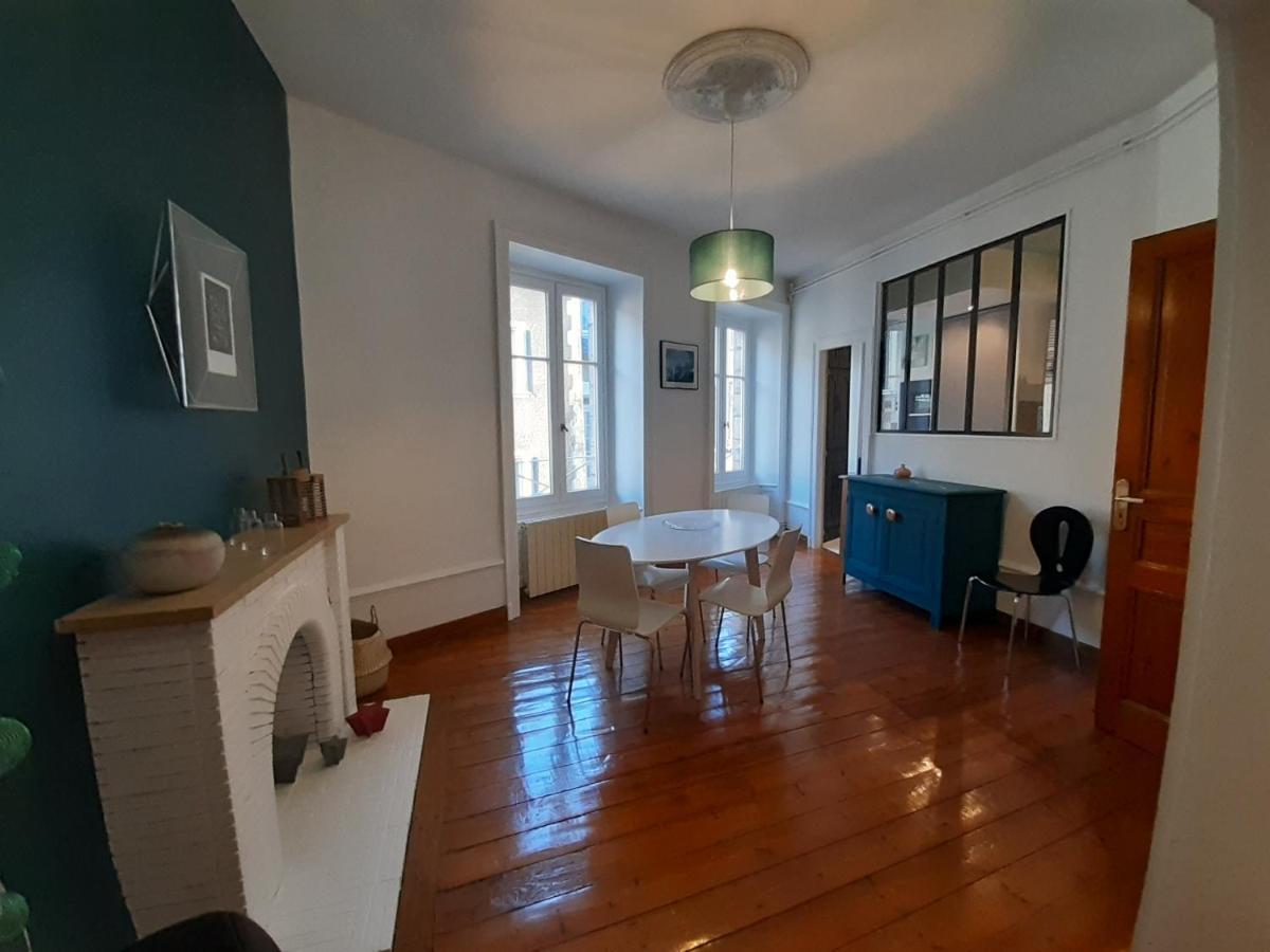 Centre : Grand Et Bel Tulle